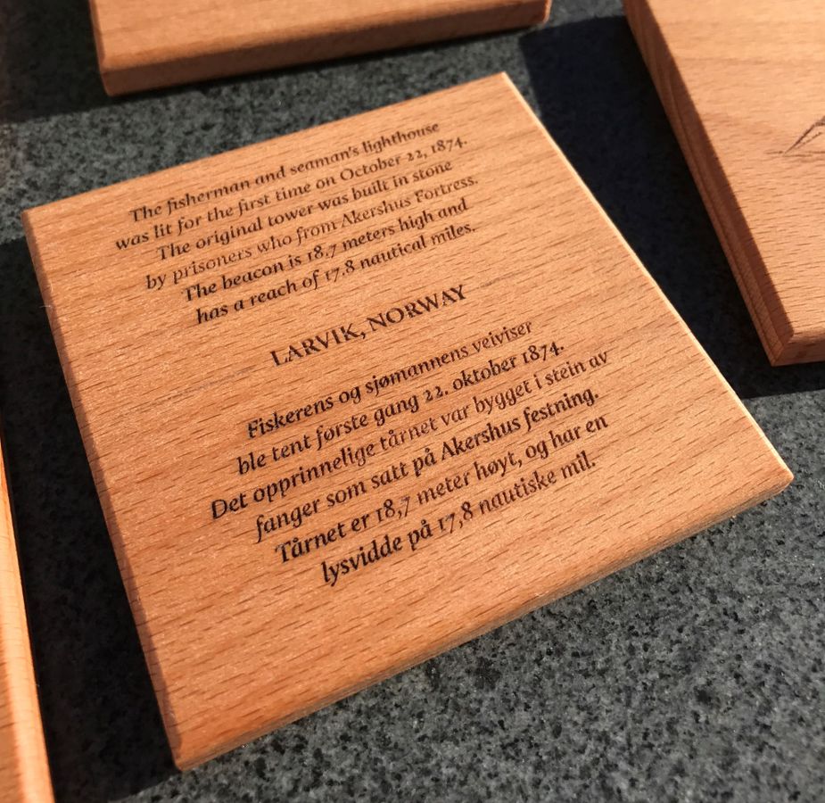 Glassbrikke Svenner fyr